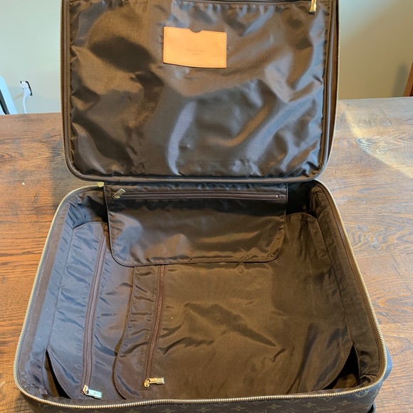 Louis Vuitton luggage - Picture 6 of 6